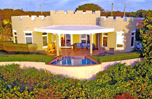Castle Guesthouse: Cozy Guest Cottage w/Private Pool and Deck with Ocean Views!