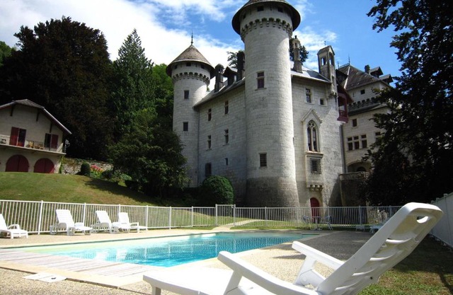 Castle in Serri res en Chautagne with terrace