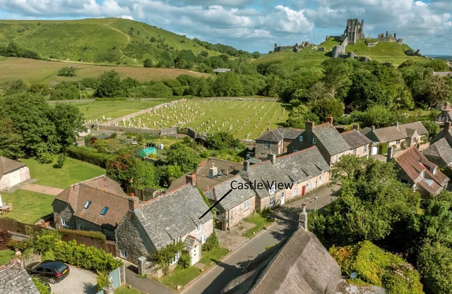 Castle View House, Corfe Castle, Sleeps 9 & baby