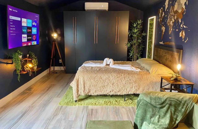 Catalina Cantina by Tampa Bay Hotspots & Airport!