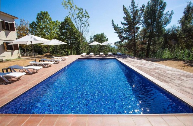 Catalunya Casas: Spacious Villa Vera up to 24 guests, a short drive to Blanes!