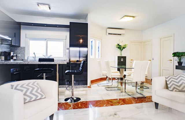 Catedral - Alcazar (central, free WIFI, A/C, confortable)