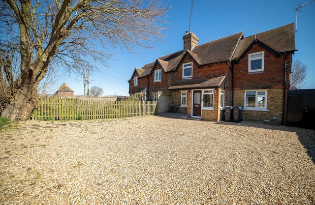 Caters for up to 8 guests in Worth village situated between Sandwich & Deal Kent