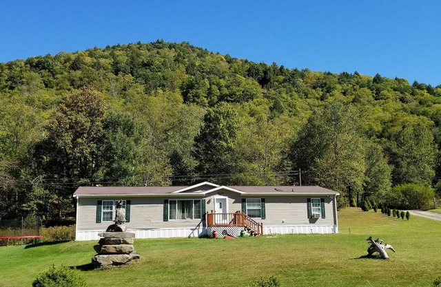 Catskills Modern Comfort Home Mountainous Backdrop