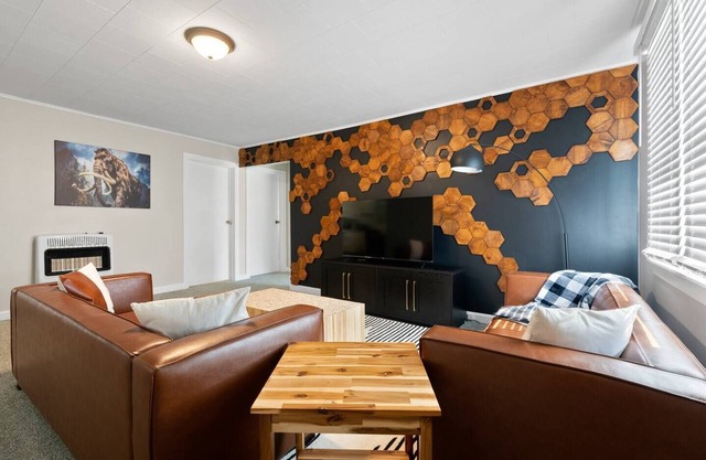 Cave City's Honeycomb Hideout