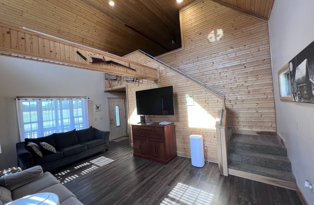 Cave Run Lake/Morehead State University Area Fully Equipped, Private Cabin