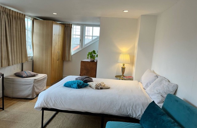 CB Home Tower Bridge - 2 bedrooms, 2 bathrooms - Free parking