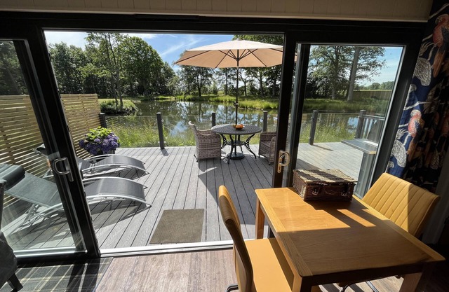 Cedar Boutique Lodge-dog, fishing and Spa access