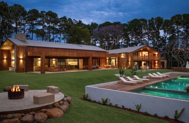 Cedar Hill: A Luxurious Barn-Style Retreat with Breathtaking Views