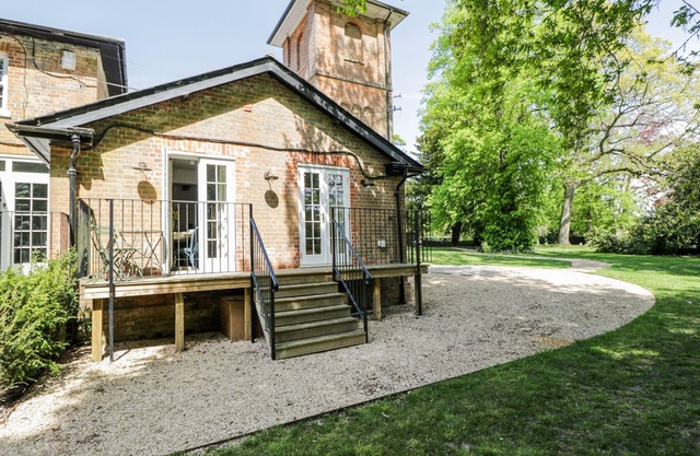 CEDAR, pet friendly, with pool in Kintbury