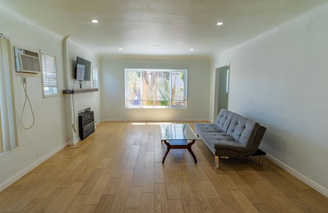 Cedar-Sinai Condo Perfect for Travelling Nurse or Professional