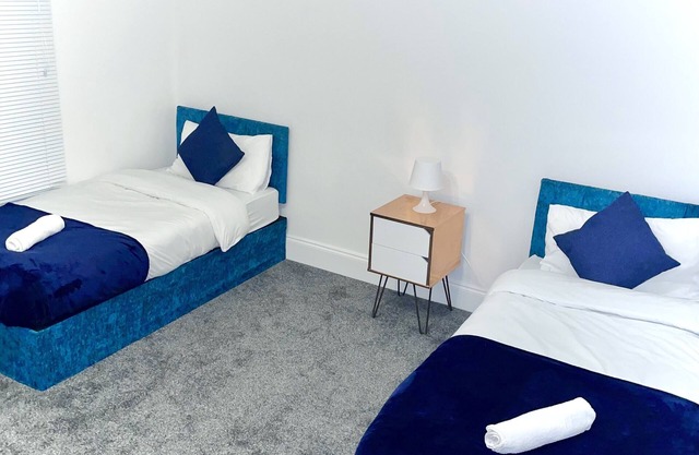 Central 4 bedroom house in the heart of Birmingham city with Free Parking!
