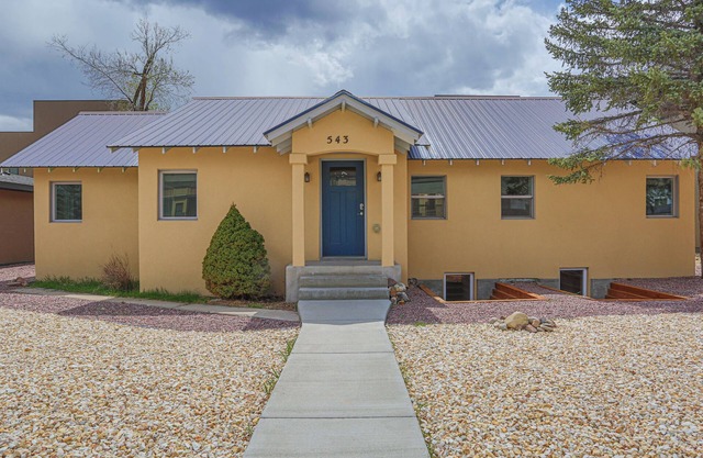 Central A/C! Downtown, Game Room - Pet Friendly & Sleeps 10!