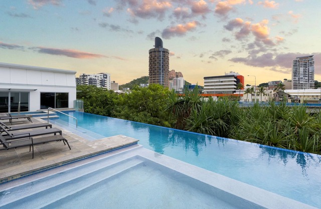 Central Apartment in South Townsville1 Bed 1 Bath Apartment