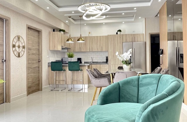 Central apartment with pool and gym