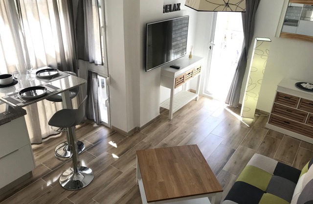 Central apartment, fully renovated, sunny balcony and free bicycles