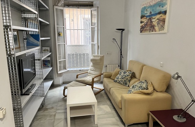 CENTRAL APARTMENT IN A TYPICAL GADITANA HOUSE