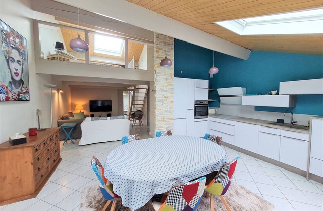 Central Apartment near Amenities and Attractions, Bike-Friendly
