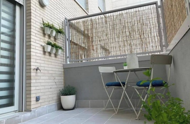 Central apartment with private parking
