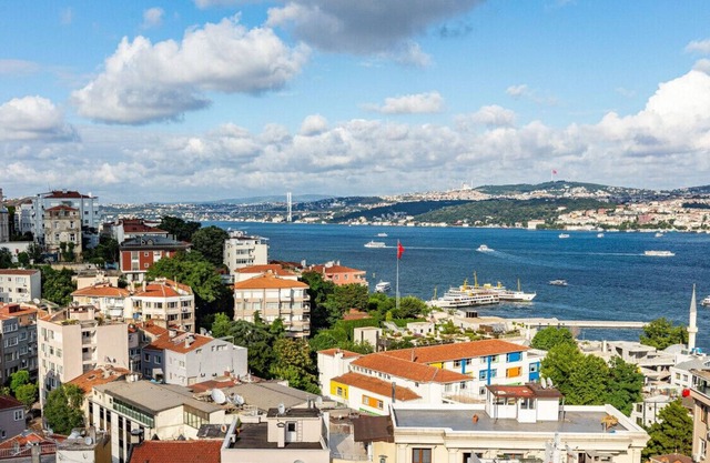 Central Apartment with Bosphorus View in Cihangir