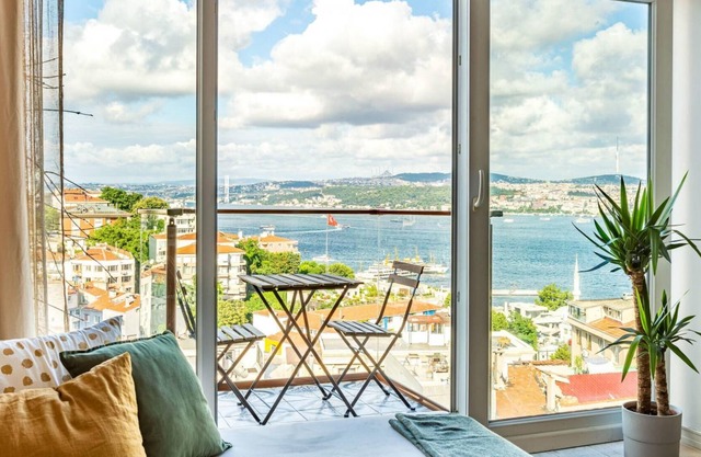 Central Apartment with Bosphorus View in Cihangir