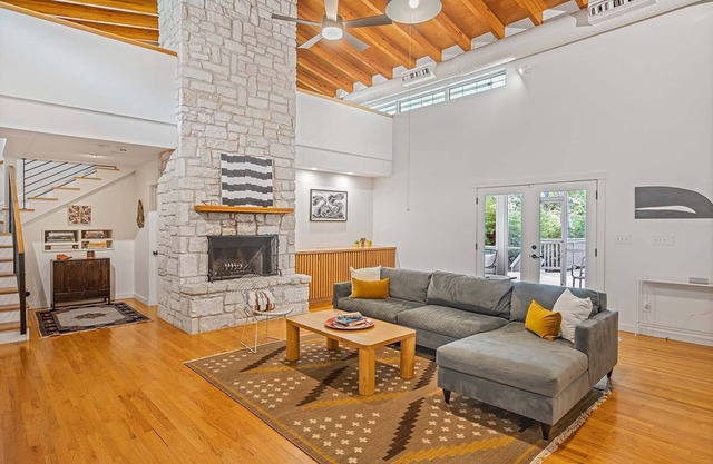 Central ATX, Spacious Yard - ACL! - The Library