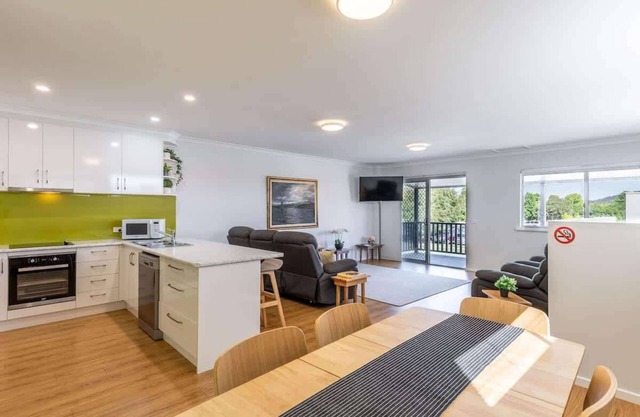 Central Chic-Stylish two-storey townhouse