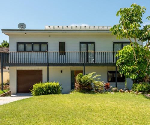 Central Coast-Spacious House 5 minutes drive to beach