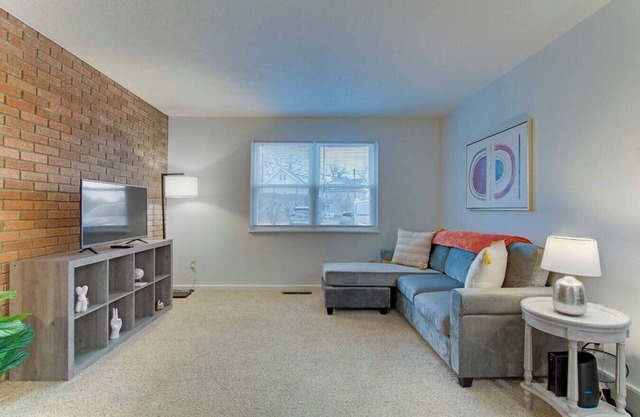 Central & Cozy 1BR near Hall of Fame/Airport