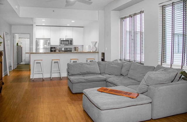 Central DTLA 1-Bedroom – Walkable, Modern, 24 hrs amenties and Cozy Stay!
