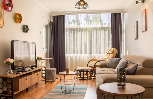 Central Flat with Balcony in Karsiyaka
