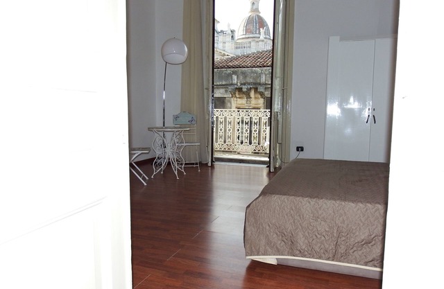 Central house - elegant apartment in an ancient building in the historic center
