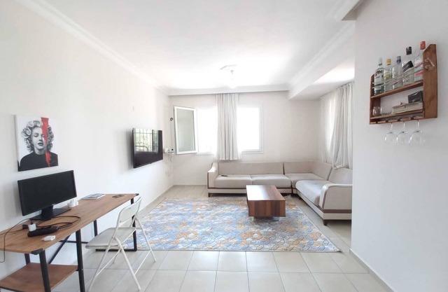Central Location , 2 bedroom Perfect Holiday Condo For Families