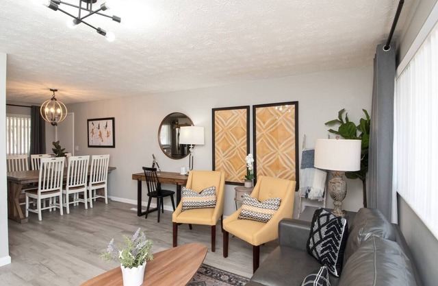 Central Location-Patio-Fenced Yard-Pet Friendly