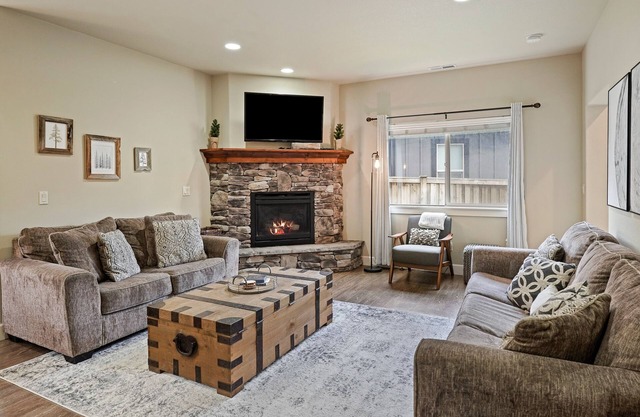 Central Location w/Private Hot Tub, Fenced Yard, AC