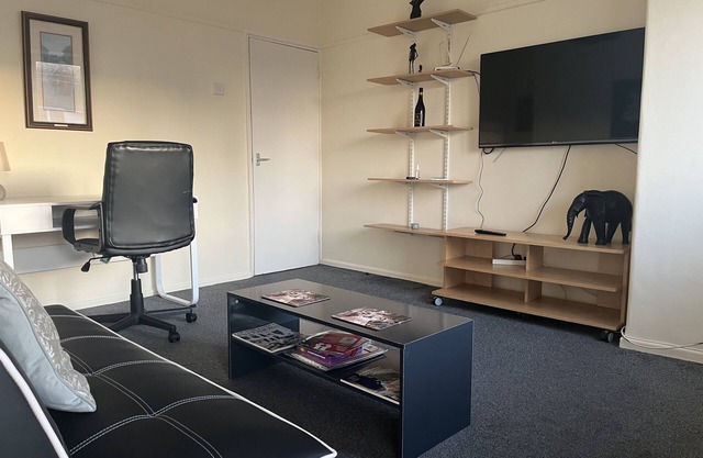 Central London Apartment Sleeps 6