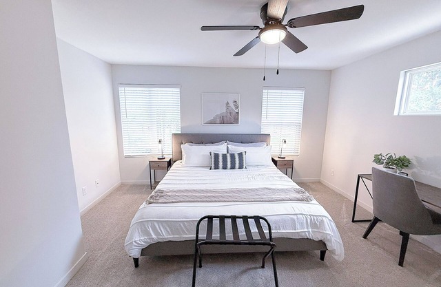 Central Luxe 5BR/4 Ensuite BA: 2 Miles from Downtown, Grill & Outdoor Seating