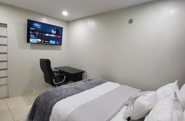 Central Modern 1Bedroom Apartment for 4 with secure parking
