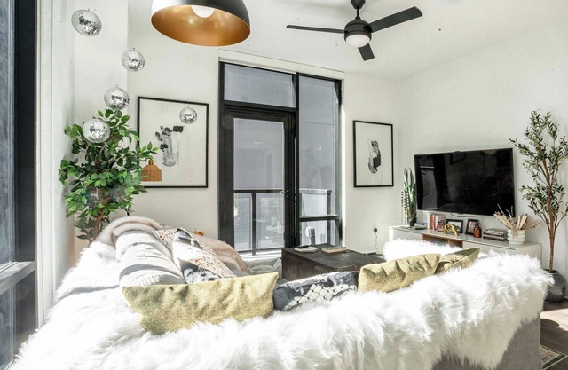 Central Nashville Luxe Suite with Pool Access