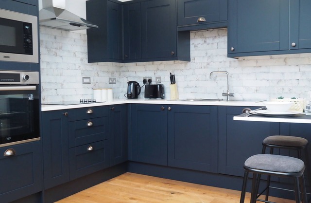 Central Notts: Stylish Apts, Sleeps 7, Castle View