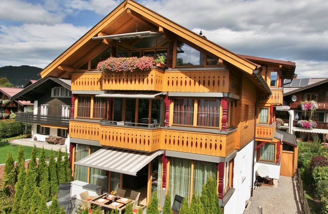Central, quiet location, 5 star comfort, south-facing terrace, summer: mountain railway incl.