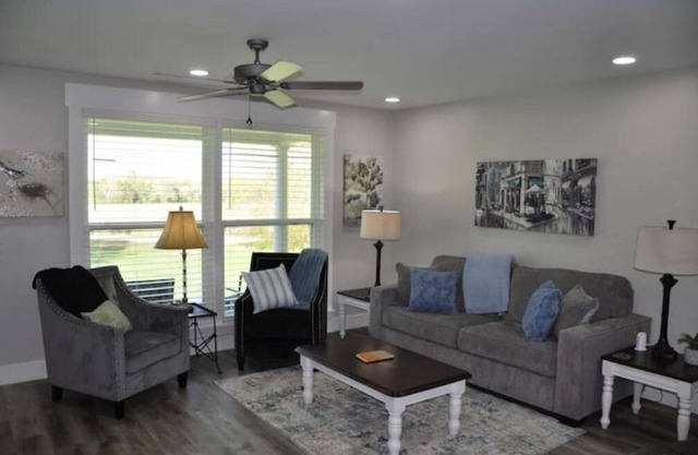 Central Retreat D, NEW, Close to Everything!