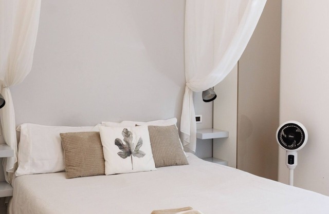CENTRAL ROME ROMANTIC NEW BEDROOM