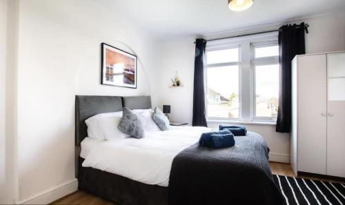 Central Swindon Comfort - 2 bed apart, high speed wifi, parking