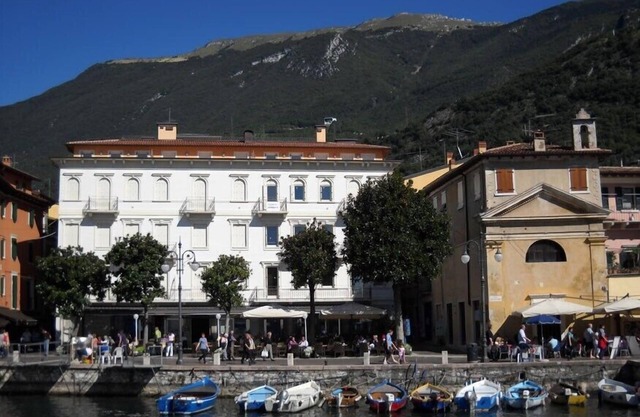 CENTRAL - The marina of Malcesine, near the castle, shops, restaurants