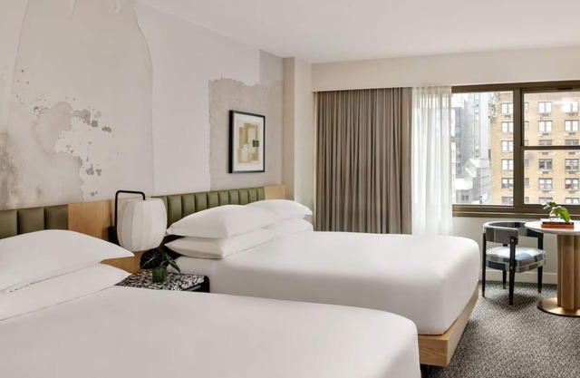 Central Times Square Hotel Suite – Your Gateway to NYC Landmarks
