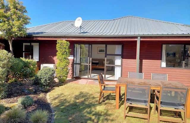 Central Wanaka Dungarvon St apartment