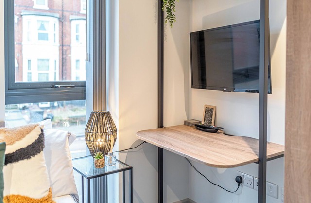 Central Wolverhampton Apartment 17- Walkable Attractions