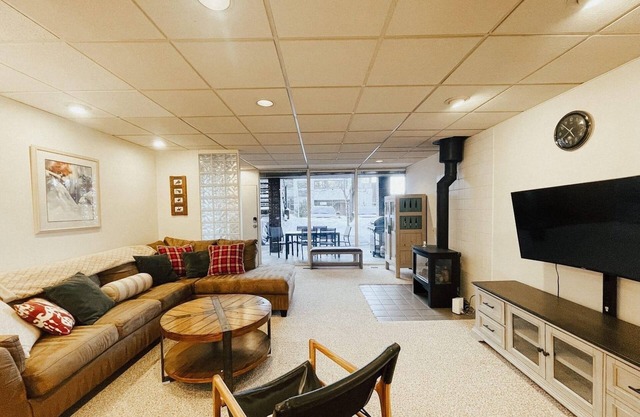 Centrally located 2/2 Condo Just Blocks to Gondola