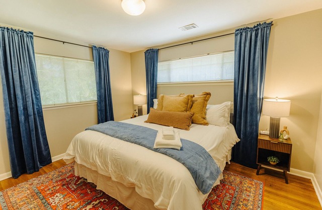Centrally Located 2 King Bed Midtown Memphis 2362